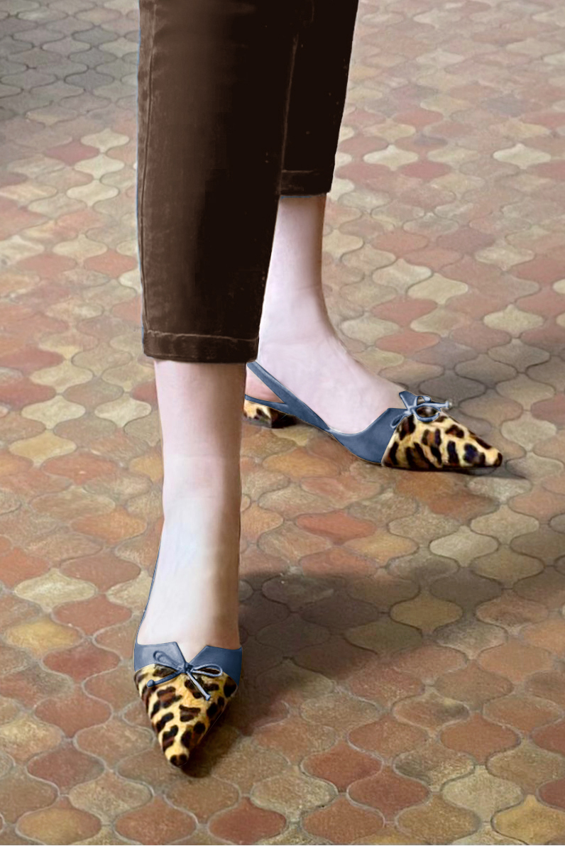 Safari black and denim blue women's open back shoes, with a knot. Pointed toe. Flat flare heels. Worn view - Florence KOOIJMAN